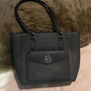 Micheal kors tot purse